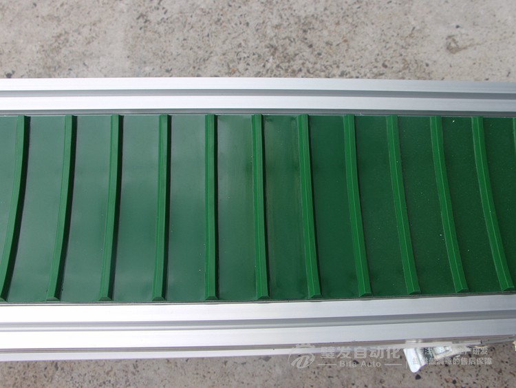 皮帶面加橫向?qū)l小型皮帶輸送機(jī)