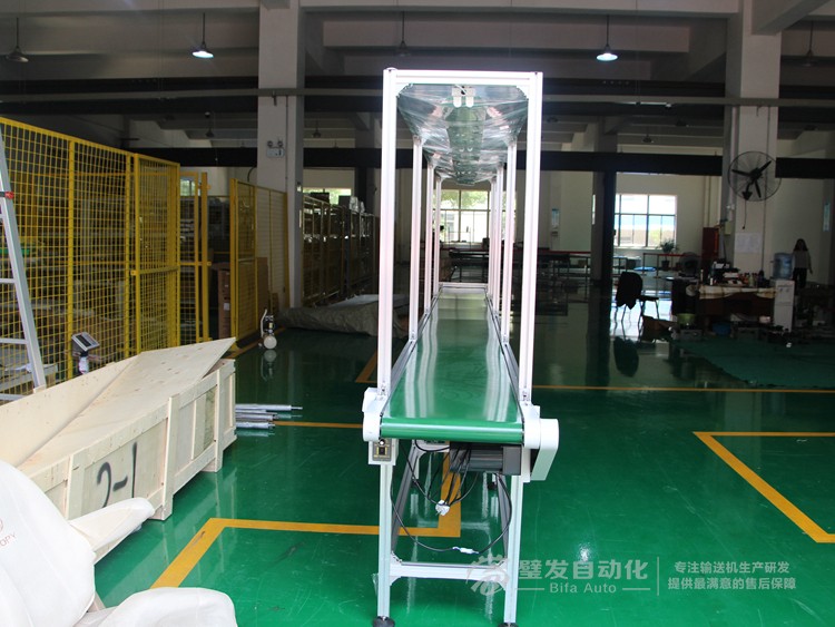 上方中間加燈小型皮帶輸送機(jī) 上方中間加燈小型皮帶輸送機(jī)