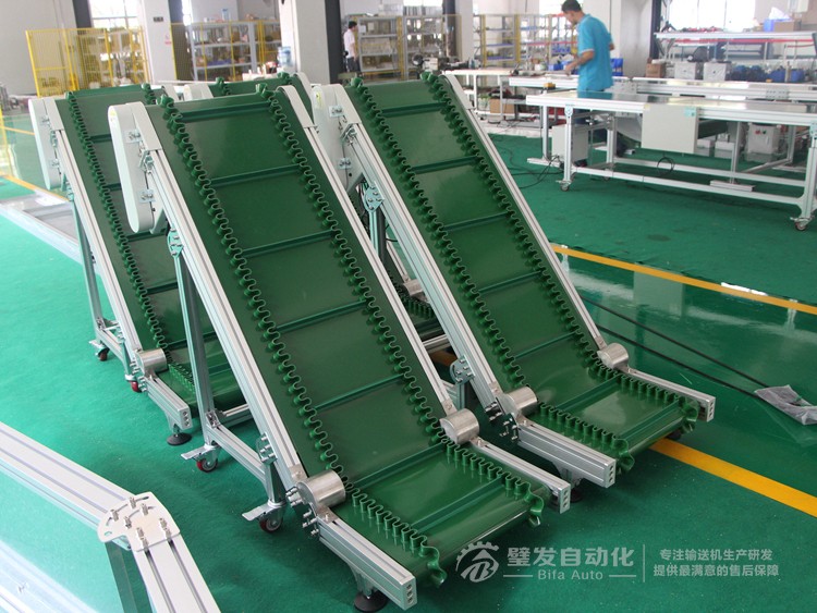 壓輪加護(hù)罩低端帶平臺裙邊擋板小型輸送機(jī)