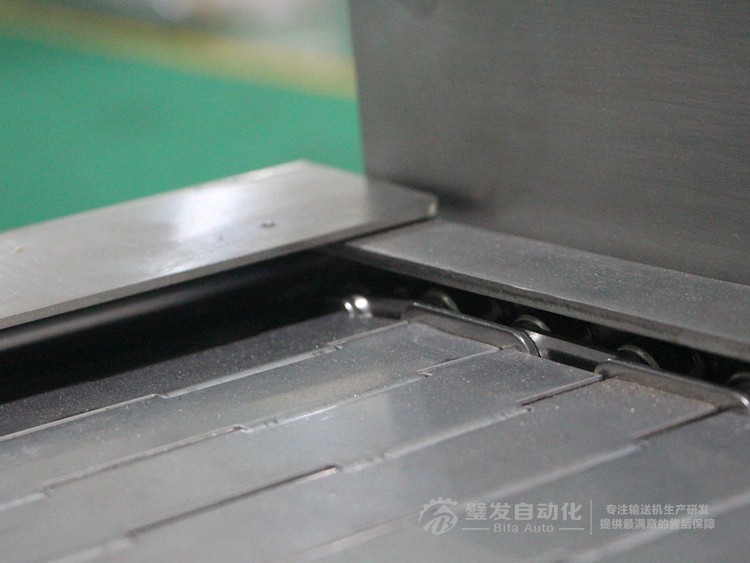 帶擋邊不銹鋼鏈板輸送機(jī) 帶擋邊不銹鋼鏈板輸送機(jī)