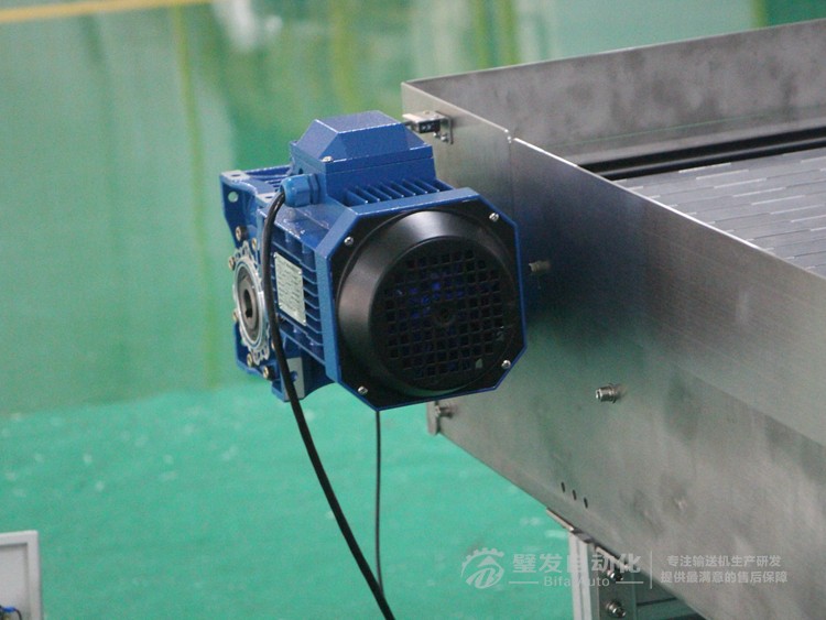 帶擋邊不銹鋼鏈板輸送機(jī) 帶擋邊不銹鋼鏈板輸送機(jī)