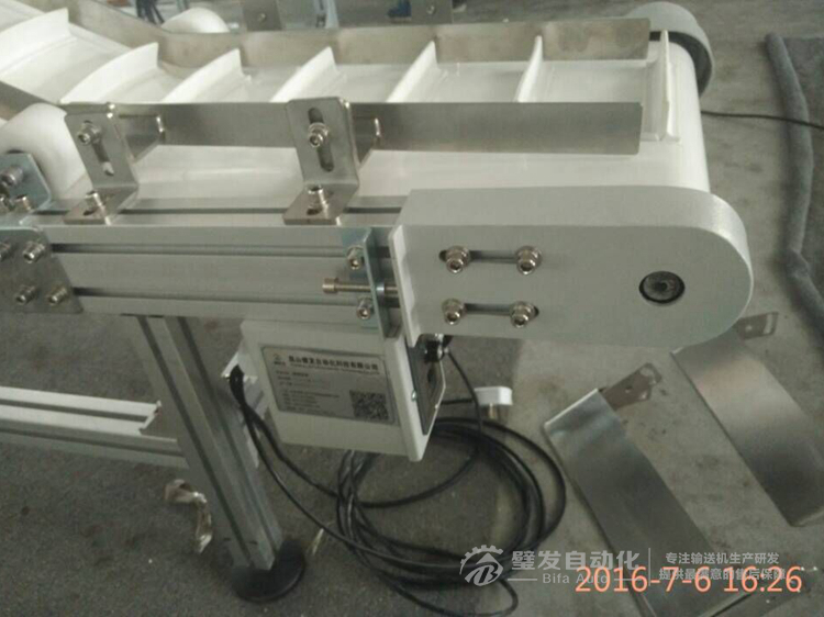 非標不銹鋼擋邊白色PVC流水線小型爬坡輸送機 非標不銹鋼擋邊白色PVC流水線小型爬坡輸送機