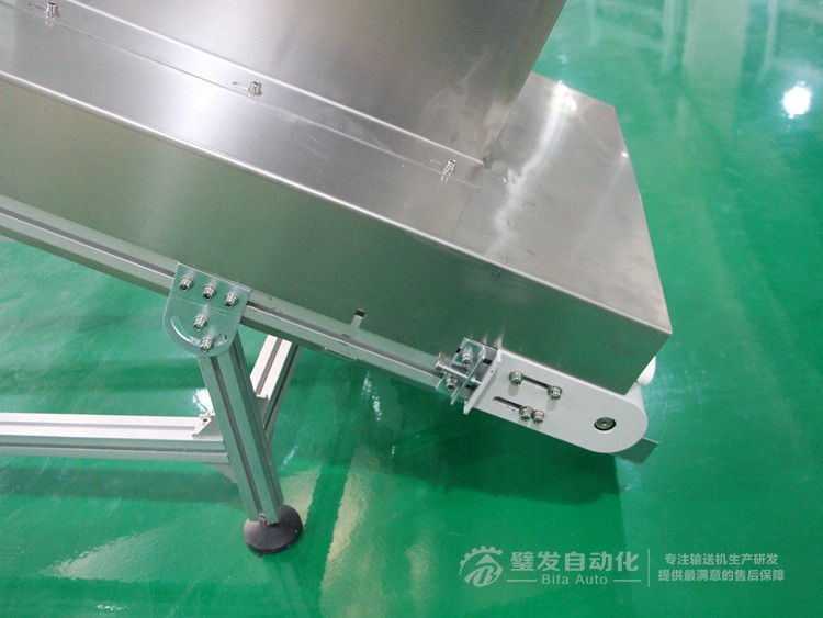 帶不銹鋼護罩裙邊擋板爬坡輸送機 帶不銹鋼護罩裙邊擋板爬坡輸送機