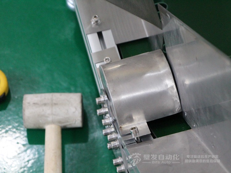 即加裙邊擋板又加鍍鋅擋邊Z字形爬坡輸送機