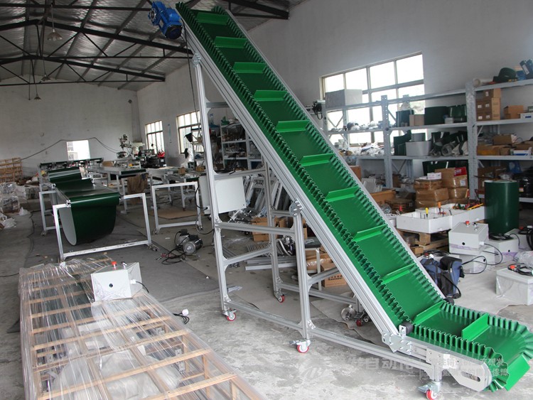 裙邊擋板爬坡輸送機 裙邊擋板爬坡輸送機