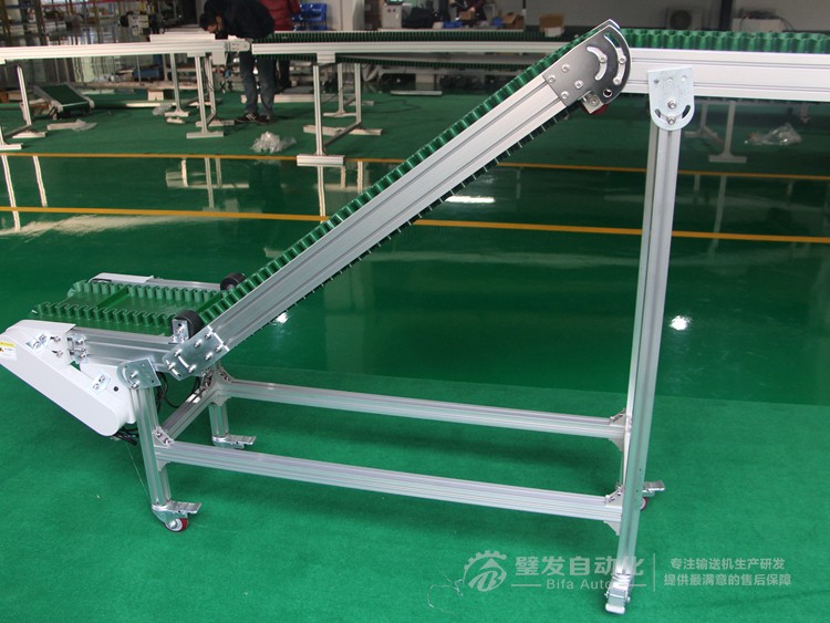 小型Z字型裙邊擋板爬坡輸送機 小型Z字型裙邊擋板爬坡輸送機