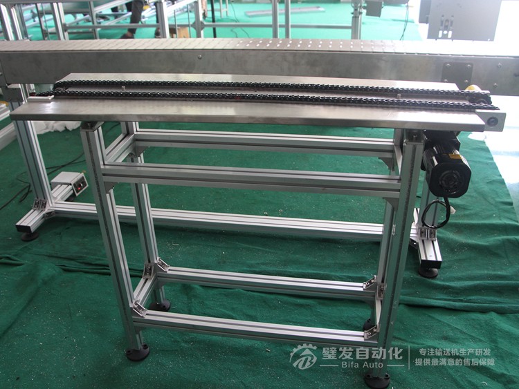 兩側(cè)加工作臺非標鏈條輸送機 兩側(cè)加工作臺非標鏈條輸送機