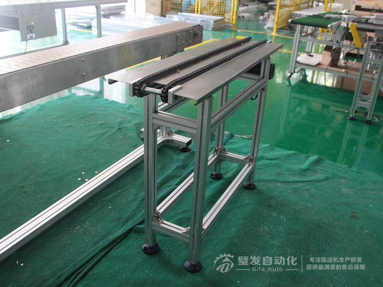 兩側(cè)加工作臺非標鏈條輸送機 兩側(cè)加工作臺非標鏈條輸送機